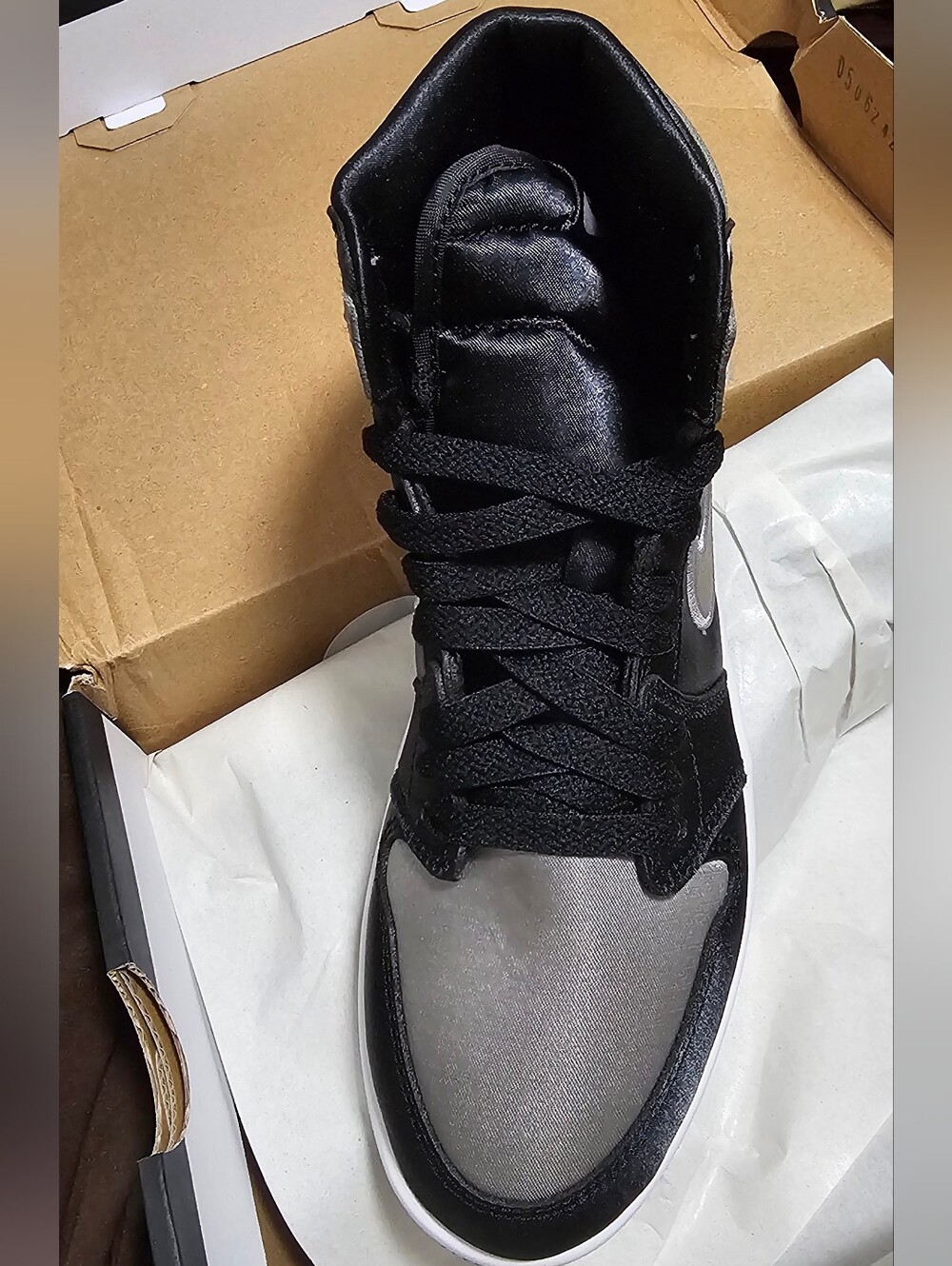 BNIB Nike Jordan 1 Retro High OG Black, Grey & White Size 3 (Youth) Retail $140 - Picture 6 of 8